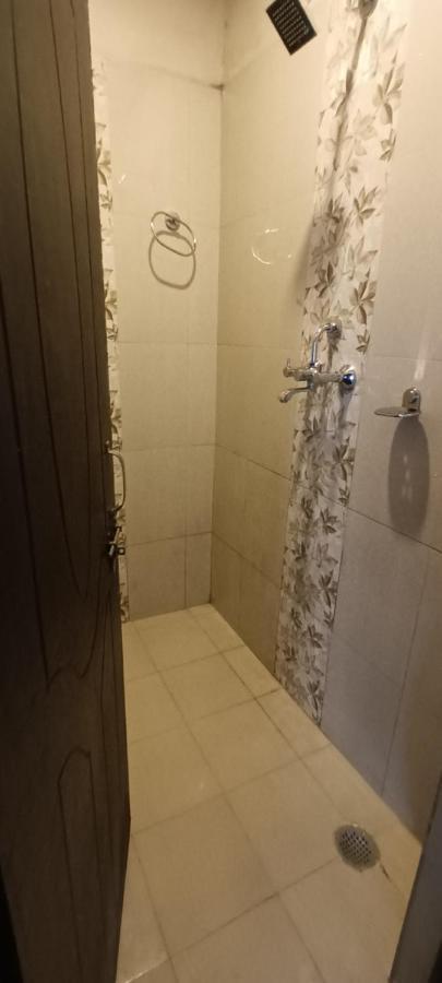 Hotel Dolly Покхара Экстерьер фото