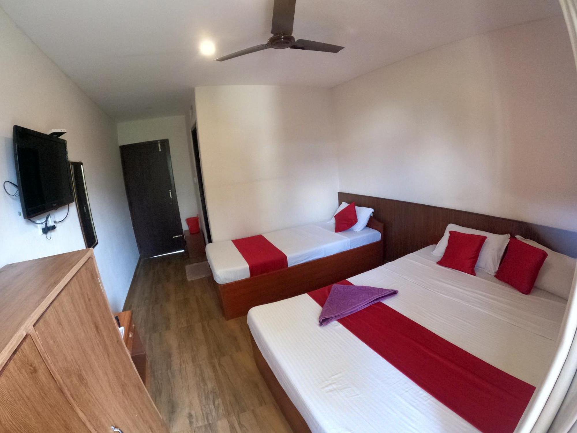 Hotel Dolly Покхара Экстерьер фото